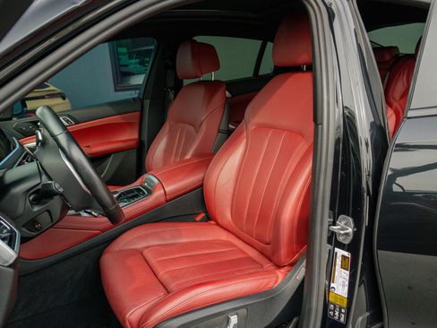 Used 2022 BMW X6 M50i w/ Premium Package image 10