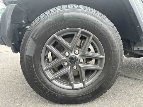 Used 2024 Jeep Wrangler Unlimited Sport AWD/4WD image 18