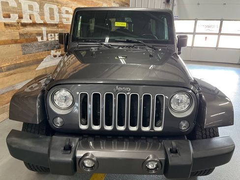 Used 2017 Jeep Wrangler Unlimited Sahara w/ Connectivity Group AWD/4WD image 30