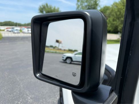 Used 2024 Jeep Wrangler Unlimited Sahara AWD/4WD image 22