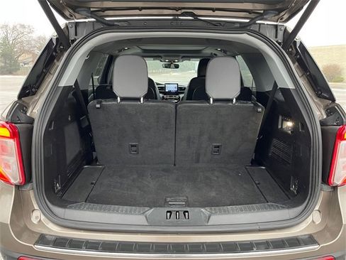 Used 2021 Ford Explorer Limited w/ Class III Trailer Tow Package image 16