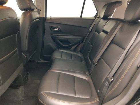 Used 2021 Chevrolet Trax LT w/ Redline Edition FWD image 18