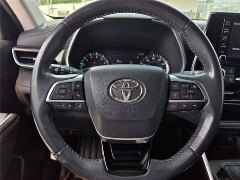 Used 2021 Toyota Highlander XLE FWD image 25