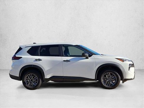 Used 2024 Nissan Rogue S FWD image 4