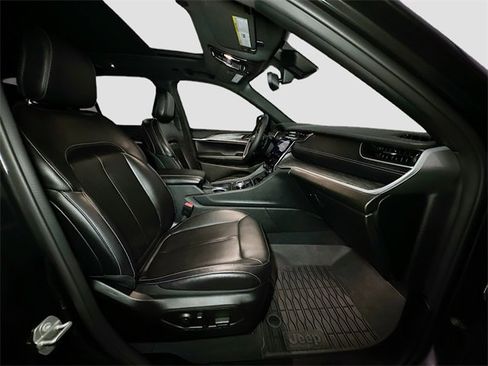 Certified 2024 Jeep Grand Cherokee Limited w/ Black Appearance Package image 36