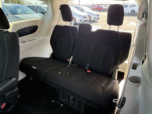 Used 2023 Chrysler Voyager LX image 14