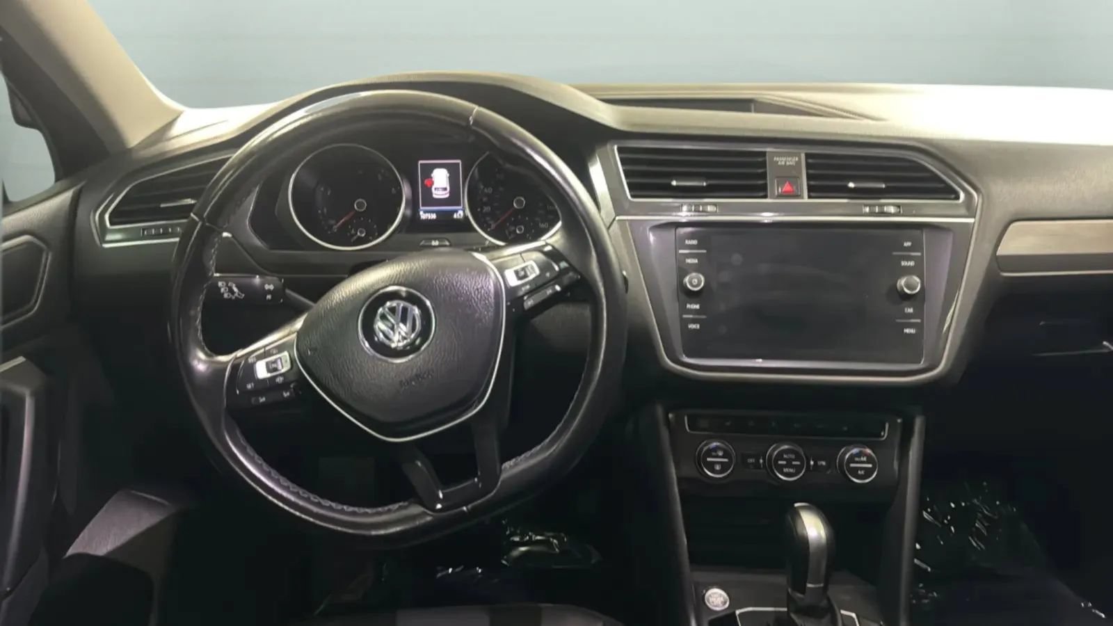 Used 2019 Volkswagen Tiguan SE FWD image 11
