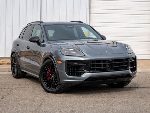 New 2026 Porsche Cayenne GTS image 9
