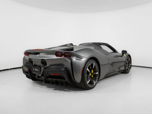 Used 2022 Ferrari SF90 Spider image 8