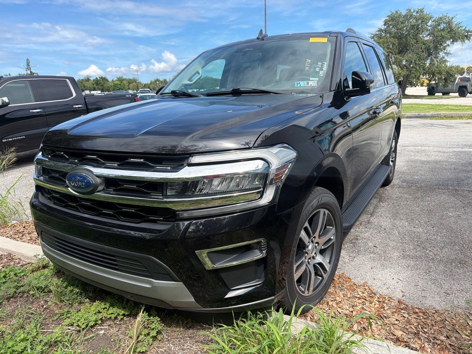 Used 2024 Ford Expedition Limited AWD/4WD image 3