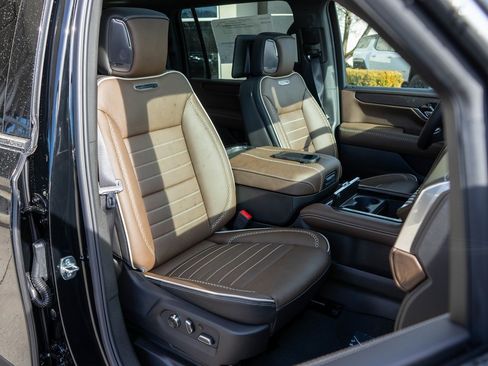 New 2026 GMC Yukon XL Denali Ultimate image 9