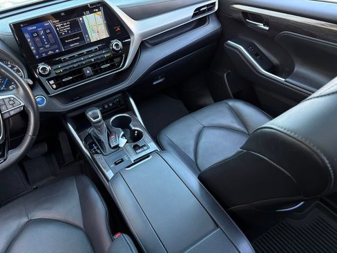 Used 2021 Toyota Highlander Platinum AWD/4WD image 9