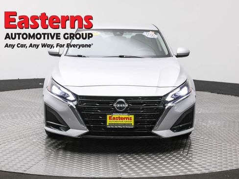 Used 2023 Nissan Altima 2.5 S image 2