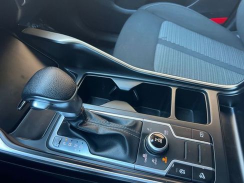 Used 2023 Kia Sorento LX image 17