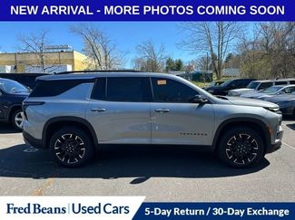 Used 2025 Chevrolet Traverse LT w/ Sun and Wheel Package video 3