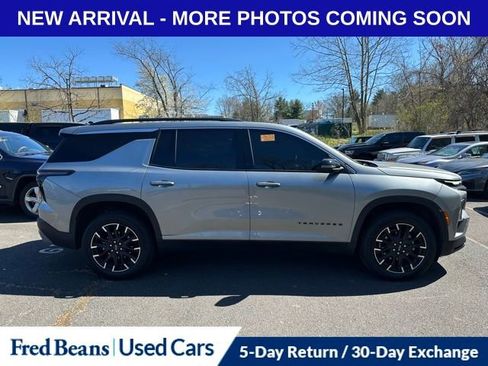 Used 2025 Chevrolet Traverse LT w/ Sun and Wheel Package image 3