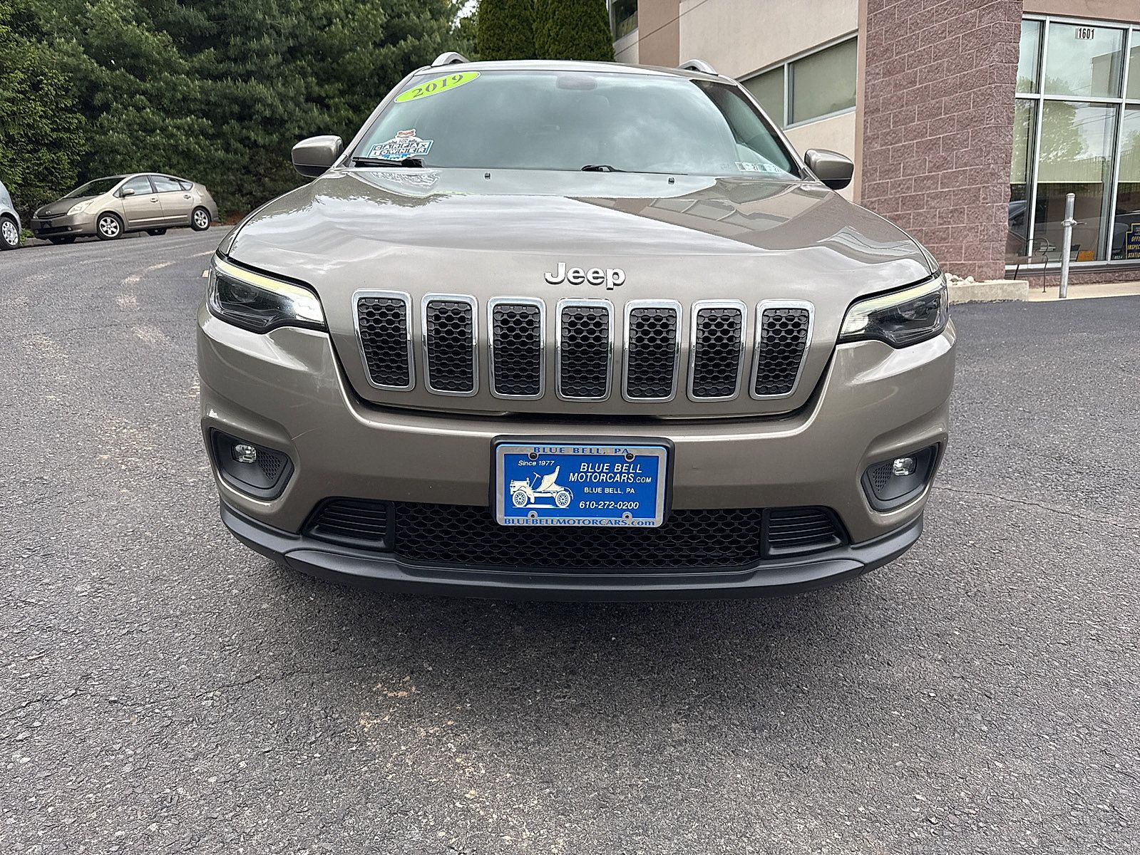 Used 2019 Jeep Cherokee Latitude w/ Cold Weather Group AWD/4WD image 17