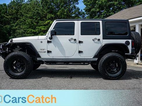 Used 2018 Jeep Wrangler Unlimited Sahara AWD/4WD image 8