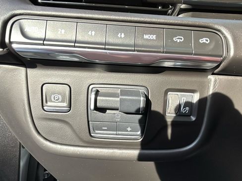 Certified 2024 Cadillac Escalade ESV Premium Luxury Platinum w/ Heavy-Duty Trailer Package image 13