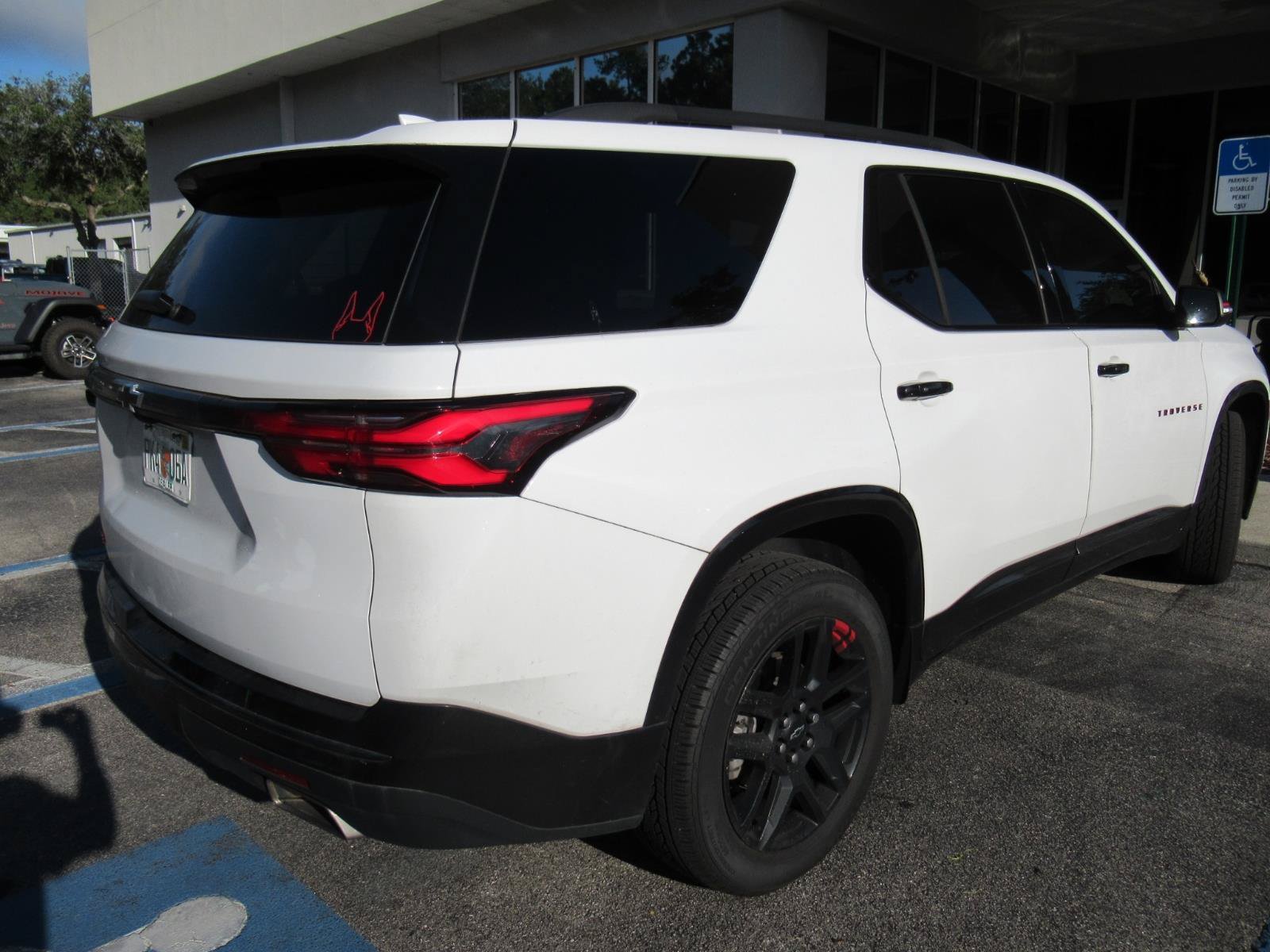 Used 2023 Chevrolet Traverse Premier w/ Redline Edition FWD image 4