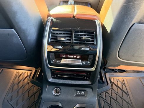 Used 2020 BMW X7 M50i w/ Dynamic Handling Package AWD/4WD image 24