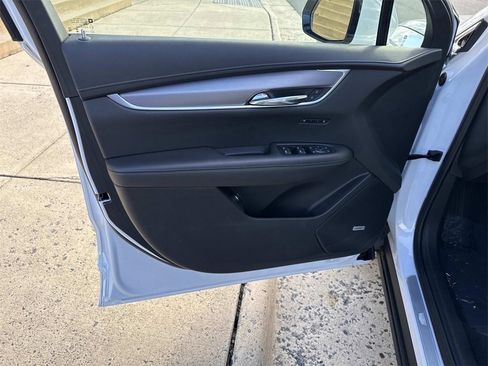 New 2025 Cadillac XT6 Luxury image 13