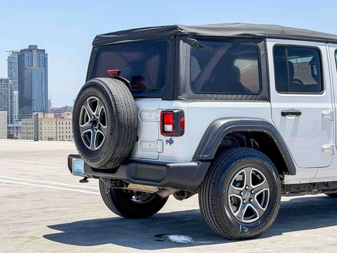Used 2022 Jeep Wrangler Unlimited Sport AWD/4WD image 9