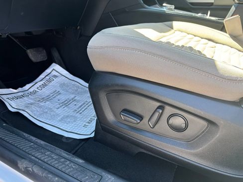 Used 2021 Ford Explorer XLT AWD/4WD image 14