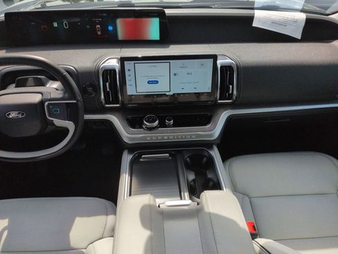 Certified 2025 Ford Expedition Max Platinum w/ Platinum Ultimate Package AWD/4WD image 15