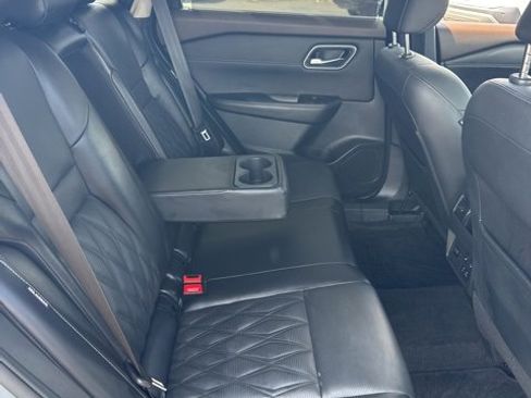 Certified 2022 Nissan Rogue Platinum w/ Head-Up Display Package image 16