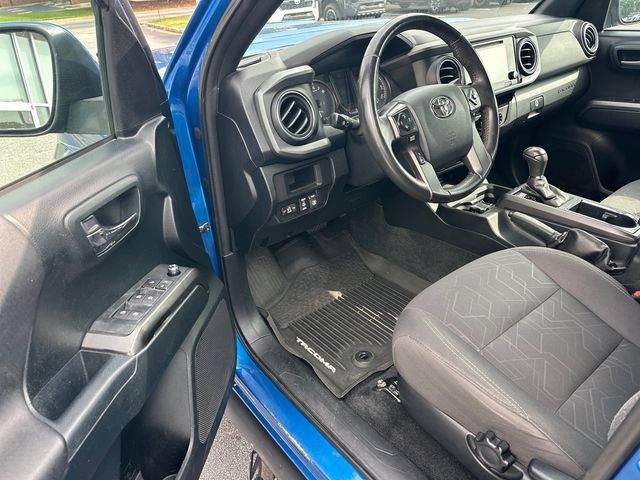 Used 2017 Toyota Tacoma TRD Sport w/ Tow Package (A/T) AWD/4WD image 12