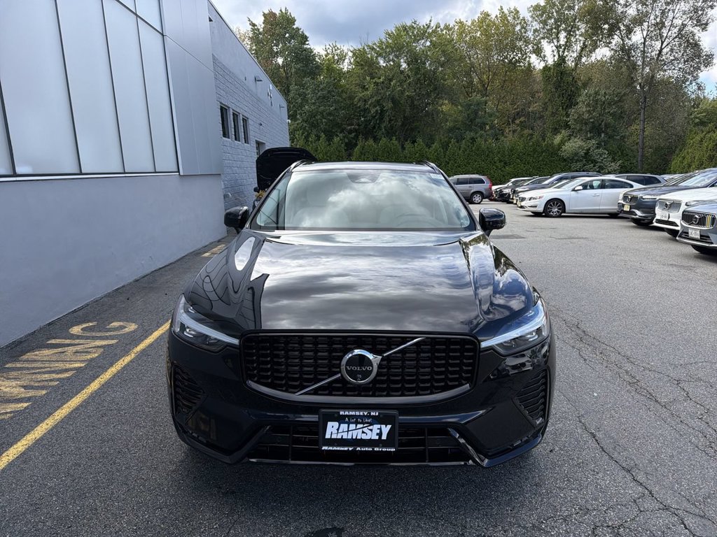 Certified 2024 Volvo XC60 B5 Plus w/ Protection Package Premier AWD/4WD image 3