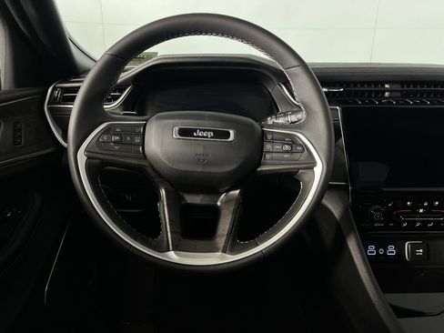 Certified 2024 Jeep Grand Cherokee Limited w/ Luxury Tech Group II image 12