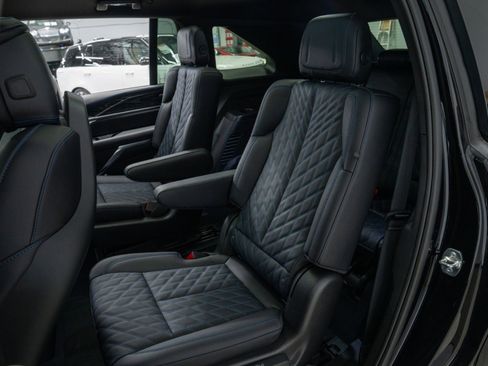 Used 2025 Cadillac Escalade IQ Luxury 1 AWD/4WD image 15