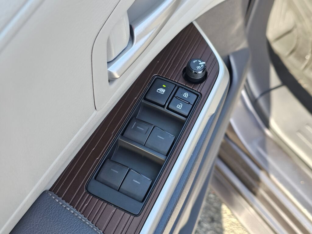 Used 2021 Toyota Sienna XLE FWD image 37