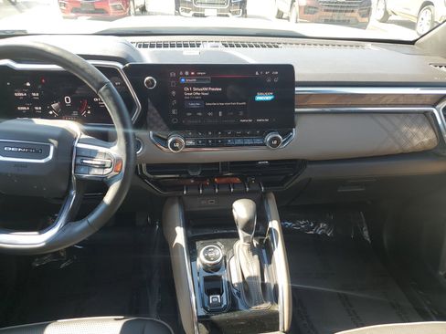Used 2025 GMC Canyon Denali image 10