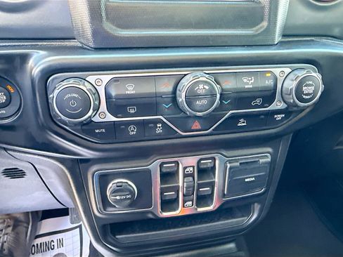 Used 2023 Jeep Wrangler Sport S image 17