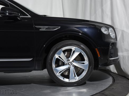 Certified 2023 Bentley Bentayga Extended Wheelbase image 11