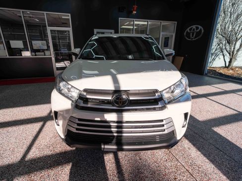 Used 2019 Toyota Highlander XLE image 6