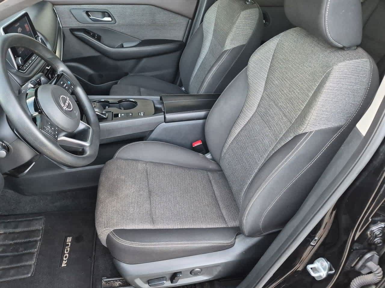 Used 2022 Nissan Rogue SV FWD image 16