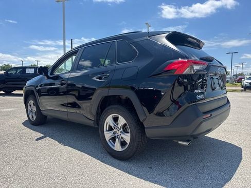 Used 2025 Toyota RAV4 XLE AWD/4WD image 4