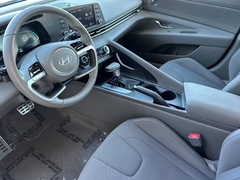 Certified 2025 Hyundai Elantra Sport image 13