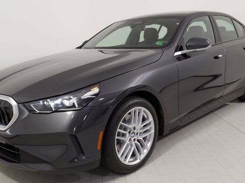 Used 2024 BMW 530i image 4
