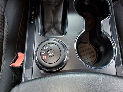 Used 2017 Ford Explorer XLT image 23