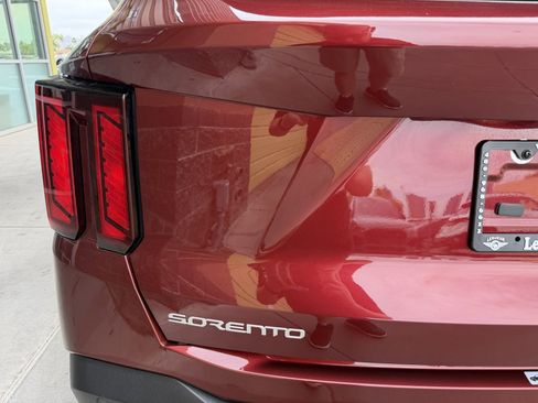 Used 2024 Kia Sorento S image 14