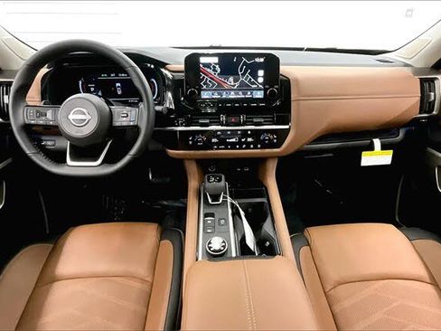 New 2025 Nissan Pathfinder Platinum image 15