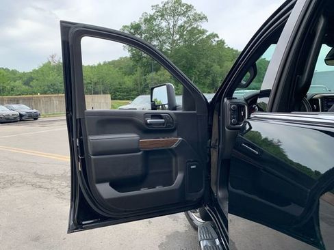 Used 2022 Chevrolet Silverado 3500 High Country w/ Technology Package image 16