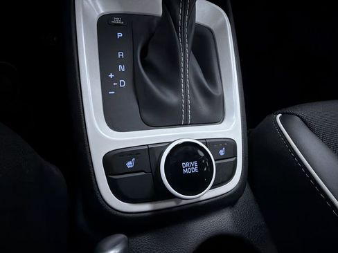 Used 2022 Hyundai Venue Limited image 10