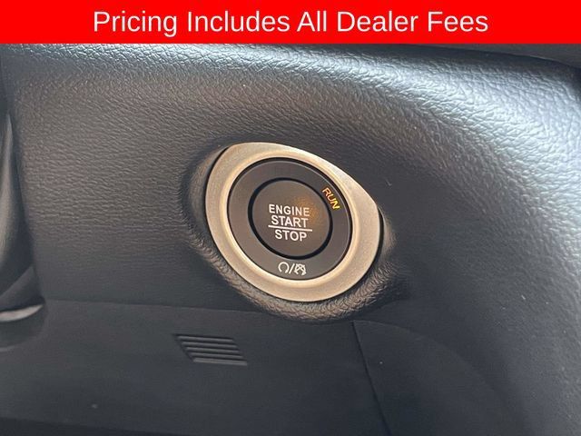Used 2025 Chrysler Pacifica Select FWD image 31