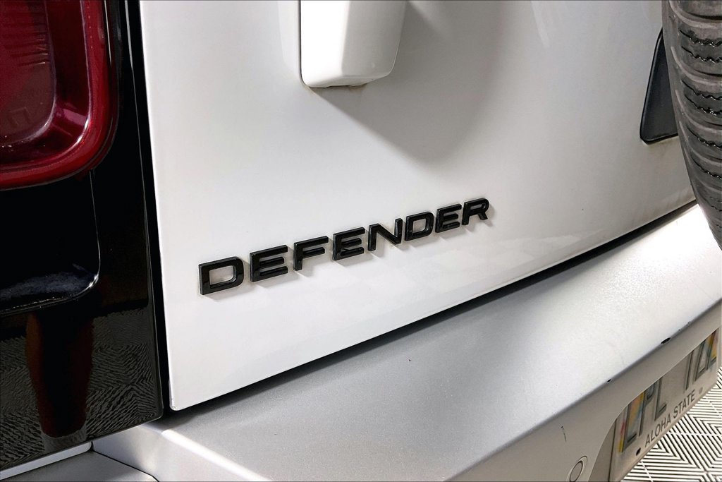 Used 2025 Land Rover Defender 110 S AWD/4WD image 31